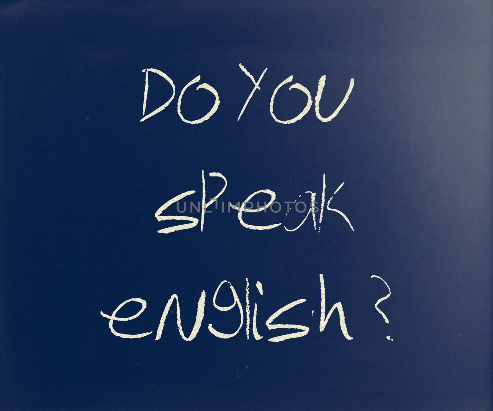 "Do you speak english" handwritten with white chalk on a blackboard.