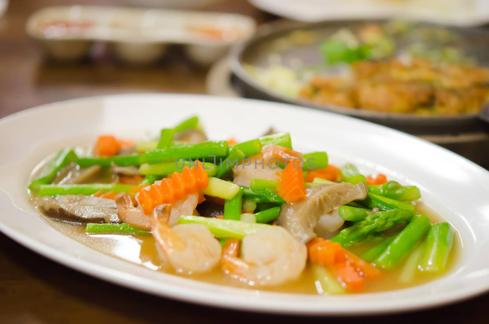 close up  stir fried  prawn  with mix vegetable and asian sauce  on dish