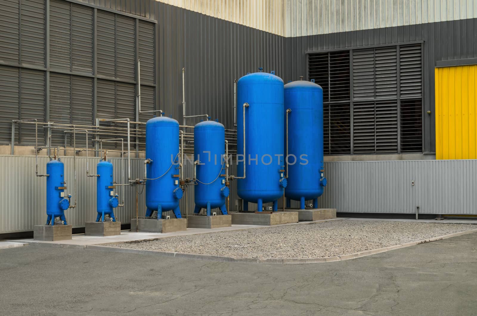 Industrial storage tanks for liquids, gases and bulk materials.