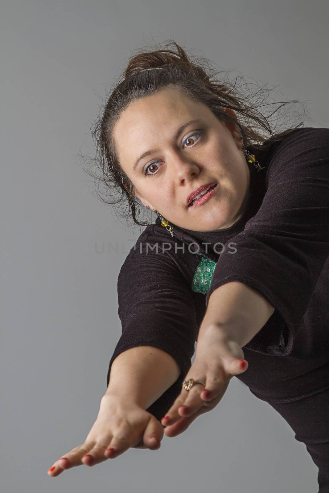 woman in her thirtie reaching in front of her