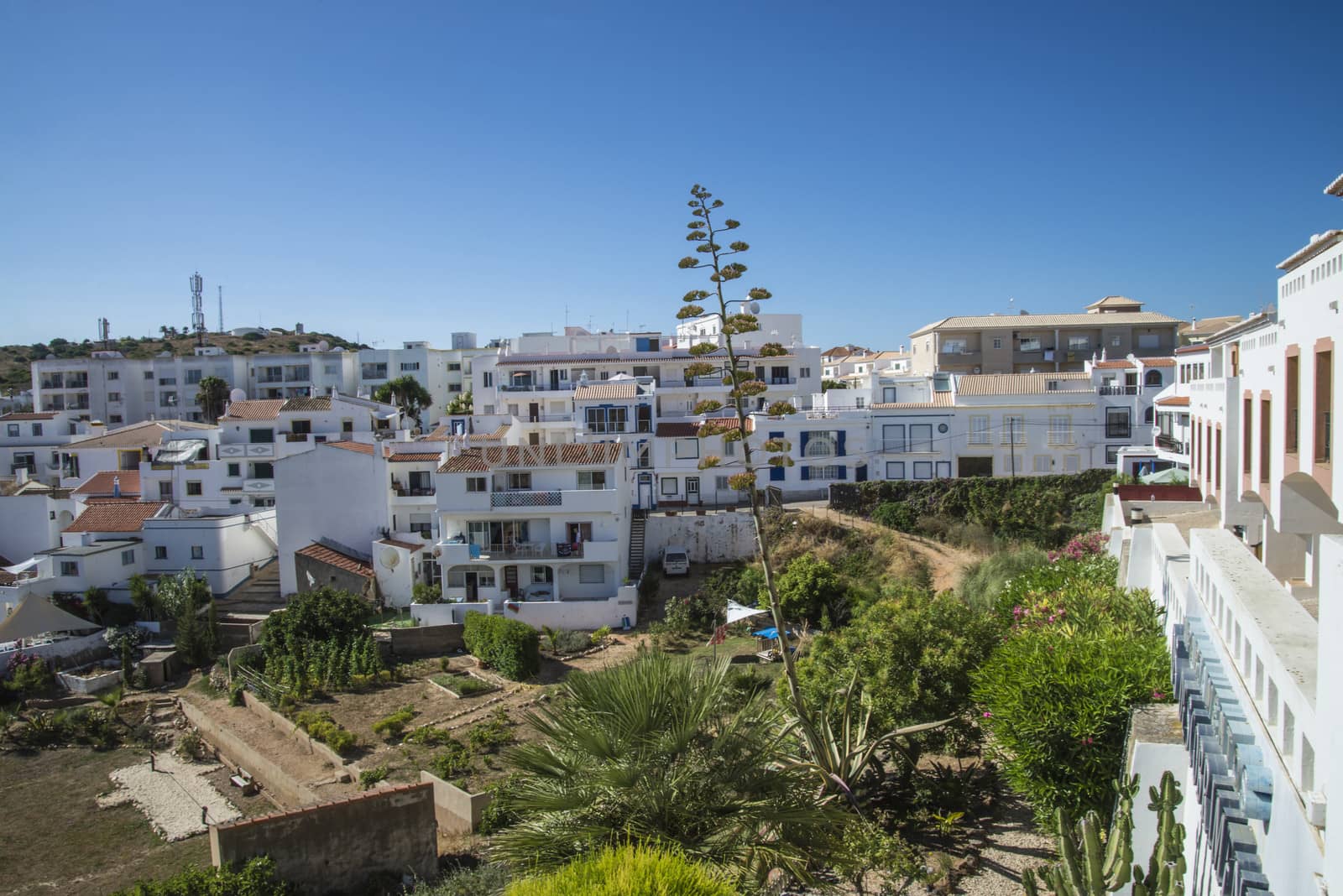 Apartamentos Os Descobrimentos is a beautiful family run complex of self catering apartments and villas in the picturesque fishing village of Burgau, Portugal.