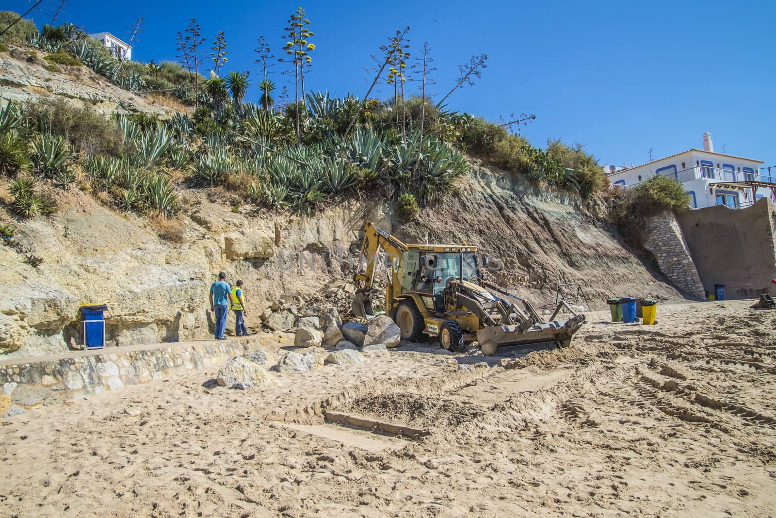 the beach, praia de burgau, repairs the beach by steirus