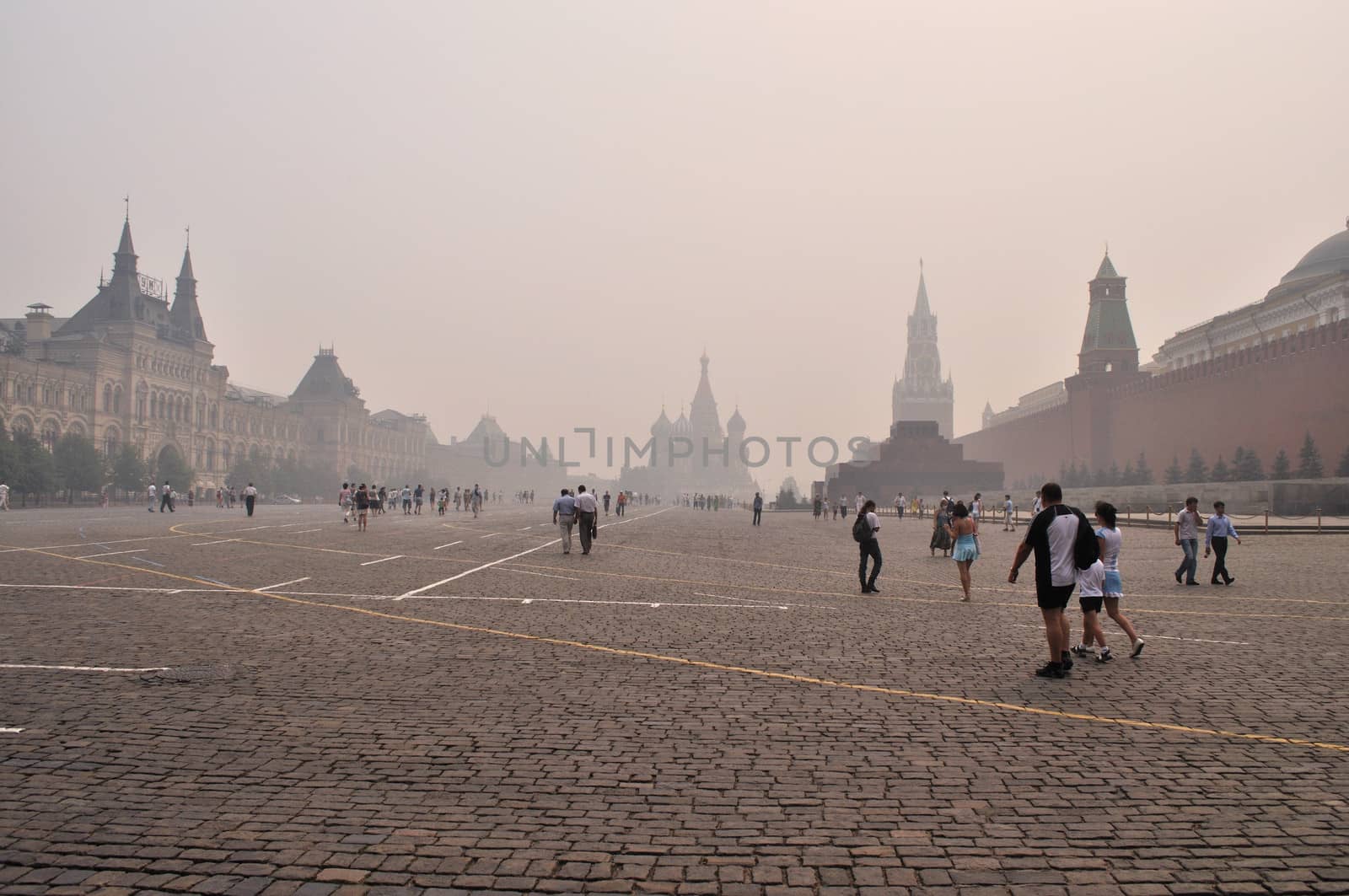 Smog in Moscow, Red Square, August 2010 by wander