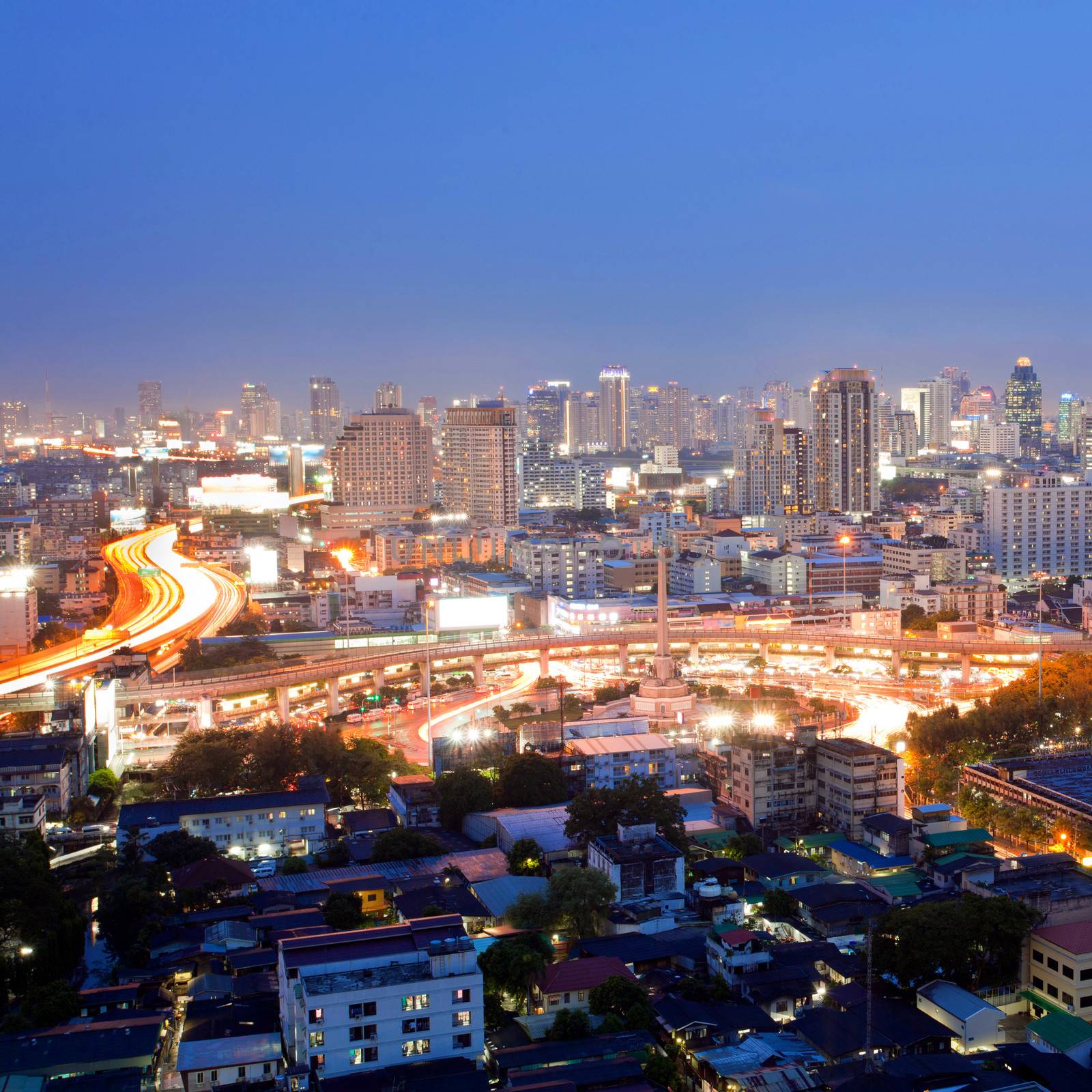 Bangkok Skylines by vichie81