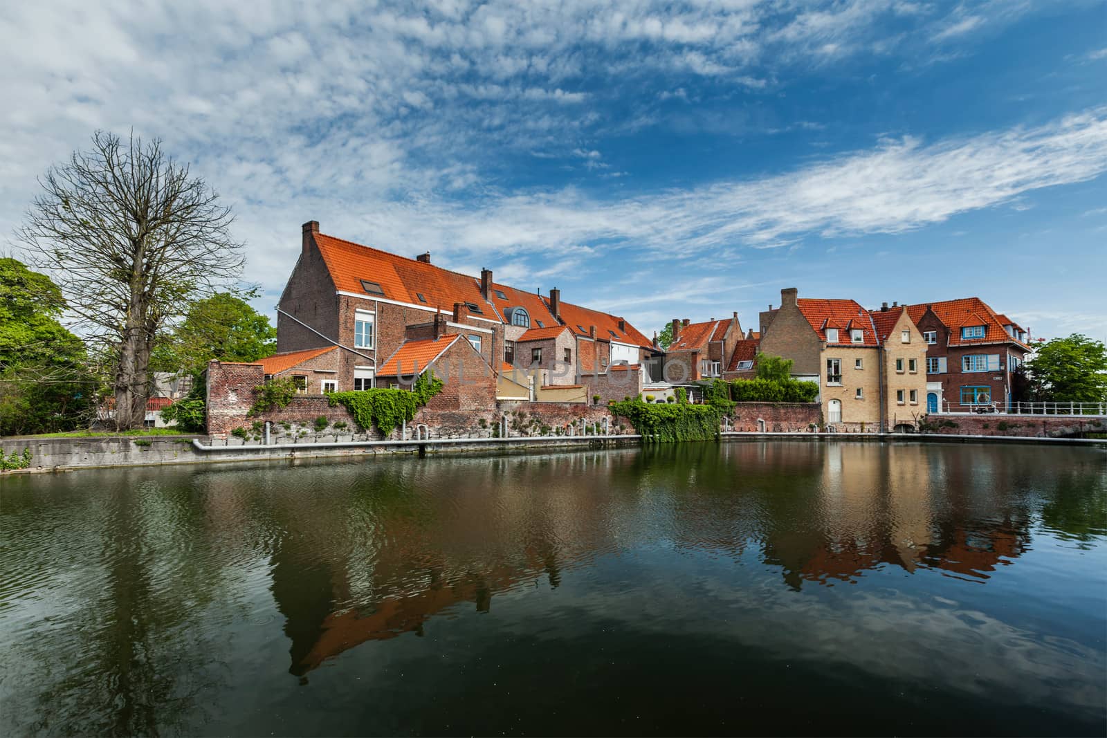 Canal and medieval houses. Bruges (Brugge), Belgium