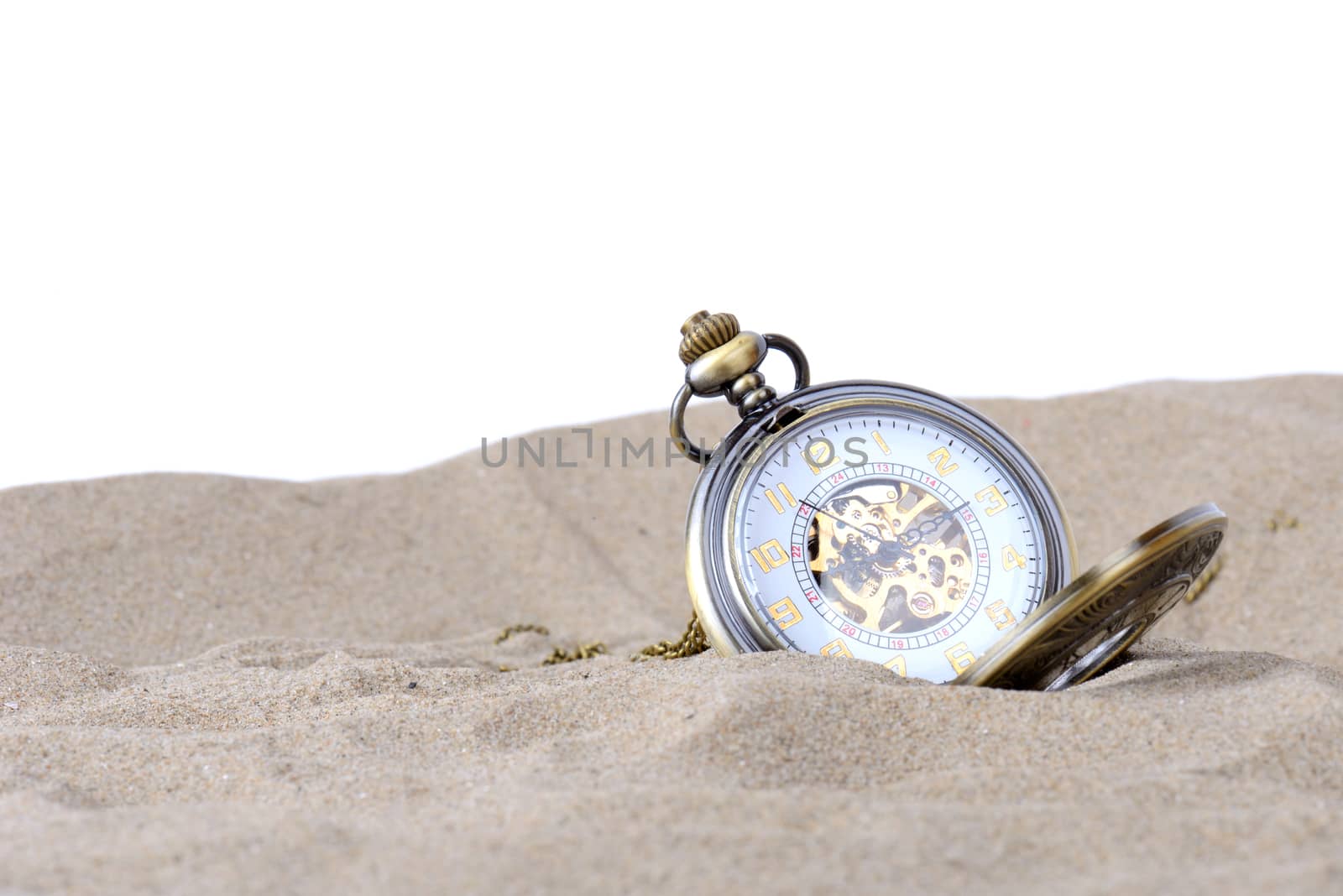 clock in sand by hyrons