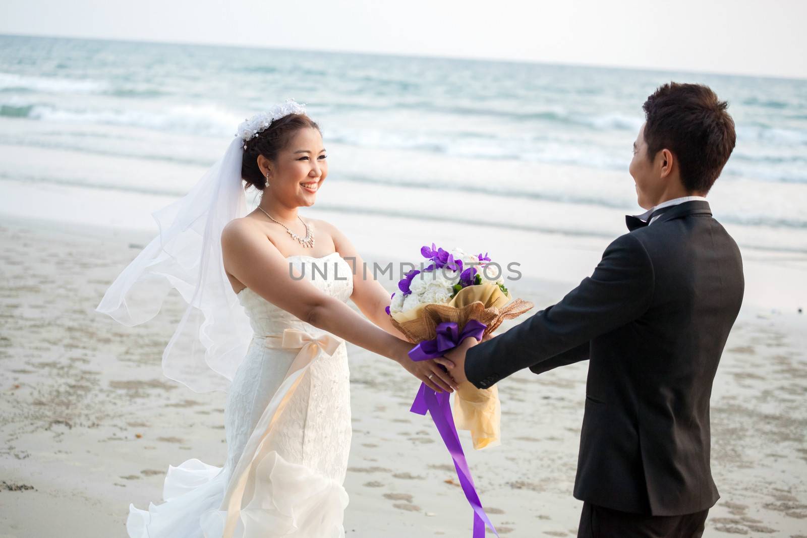 Wedding Couple at beach by vichie81