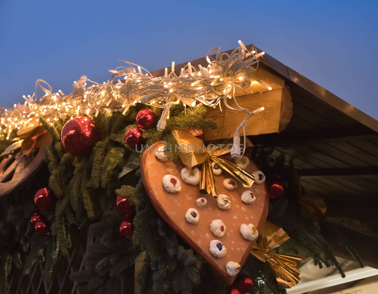 Gingerbread  and  garland at the Christmas market