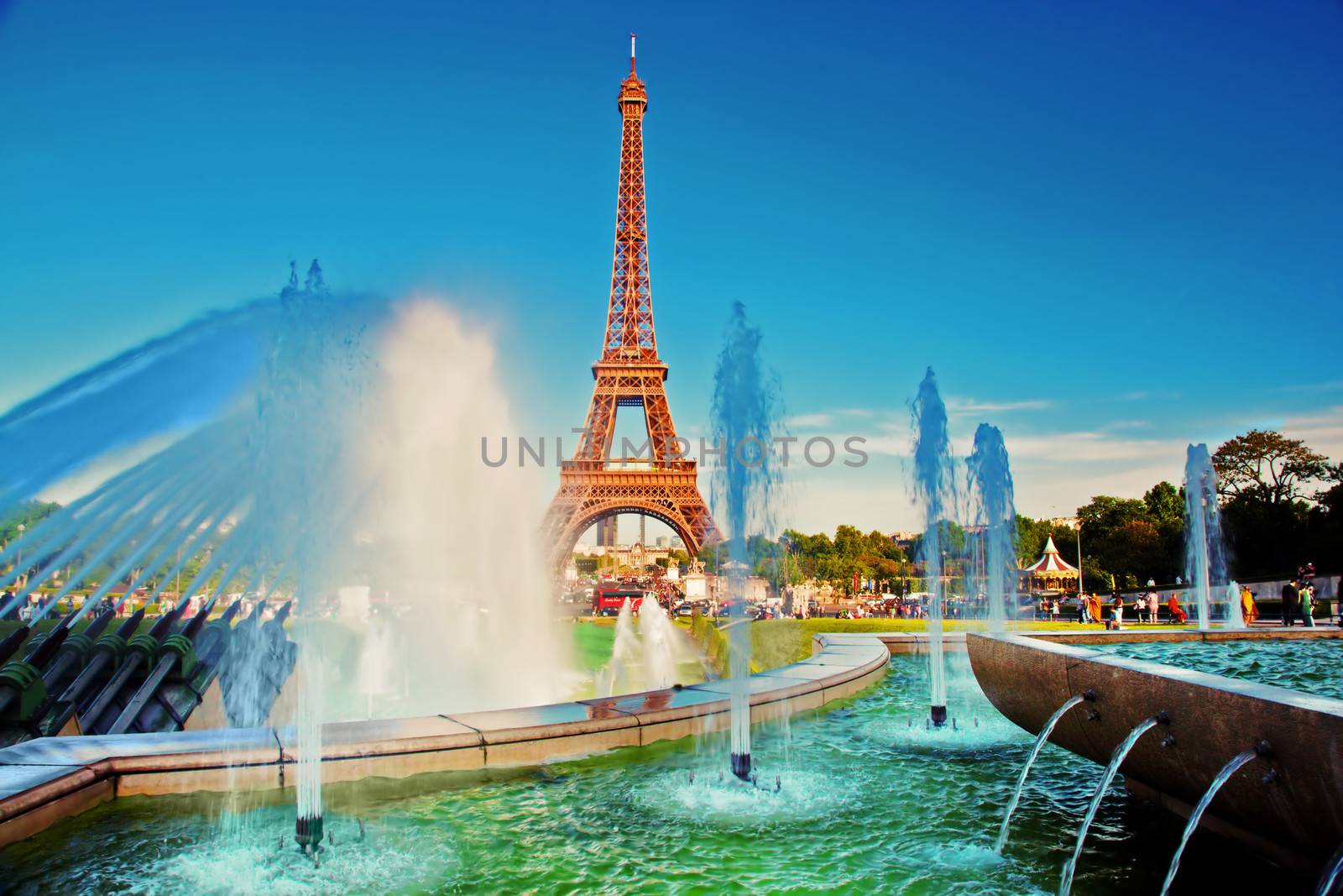 Eiffel Tower and fountain, Paris, France by photocreo