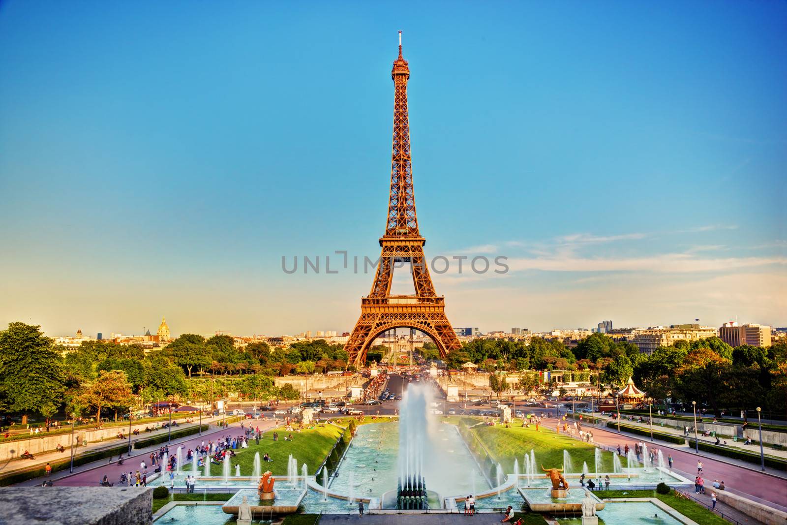 Eiffel Tower and fountain, Paris, France by photocreo