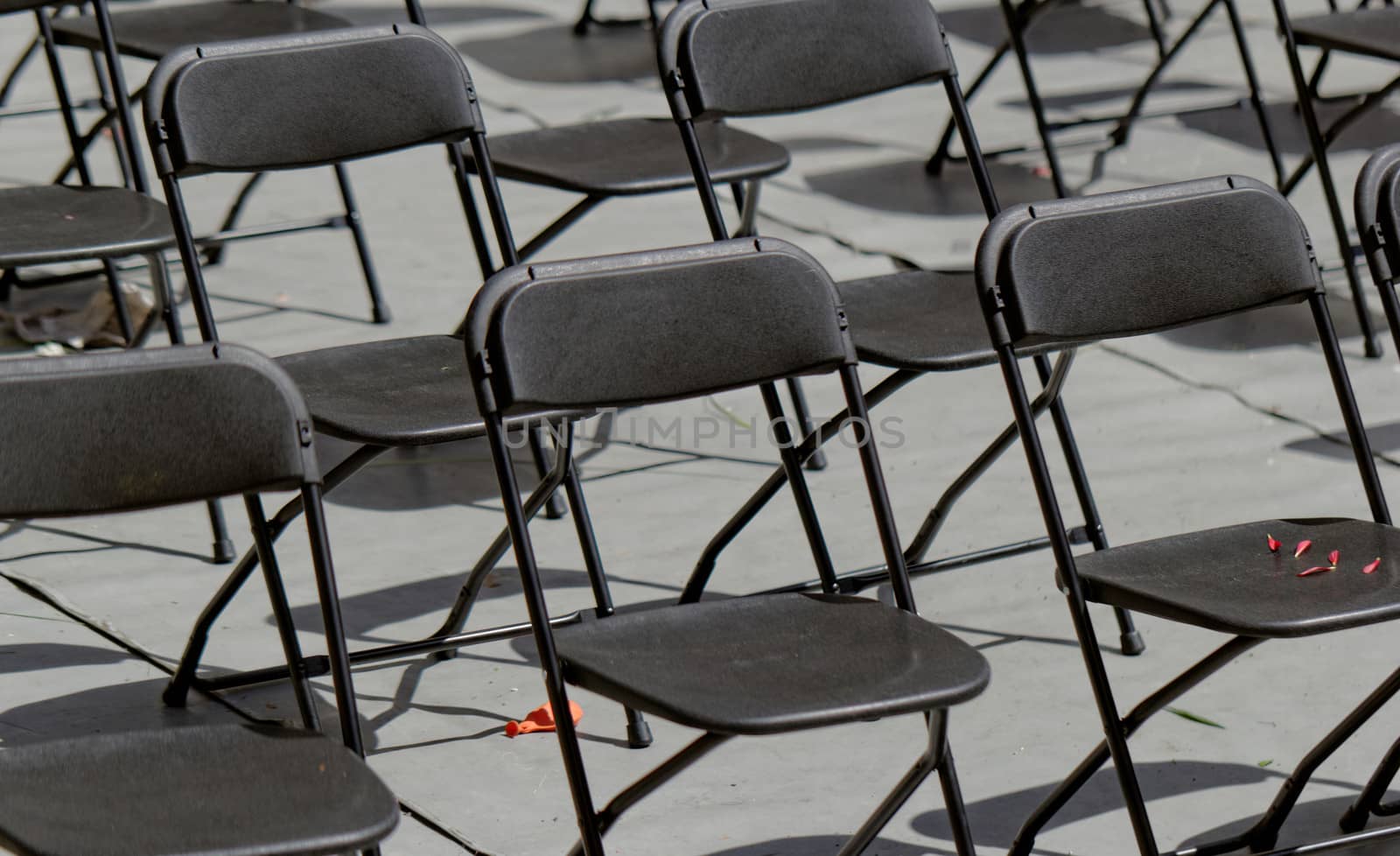 empty chairs 