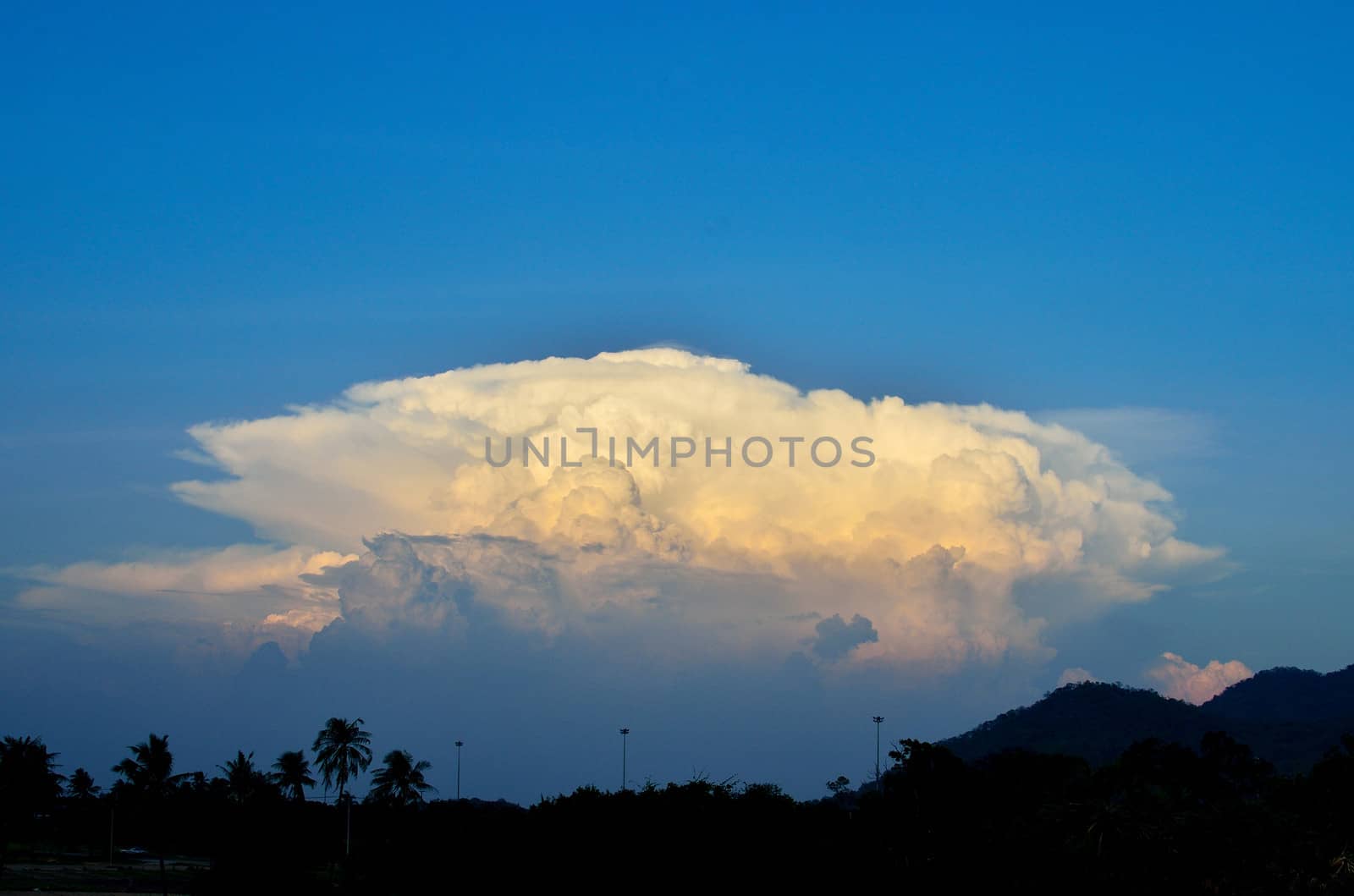 Nice cloud in blue sky 