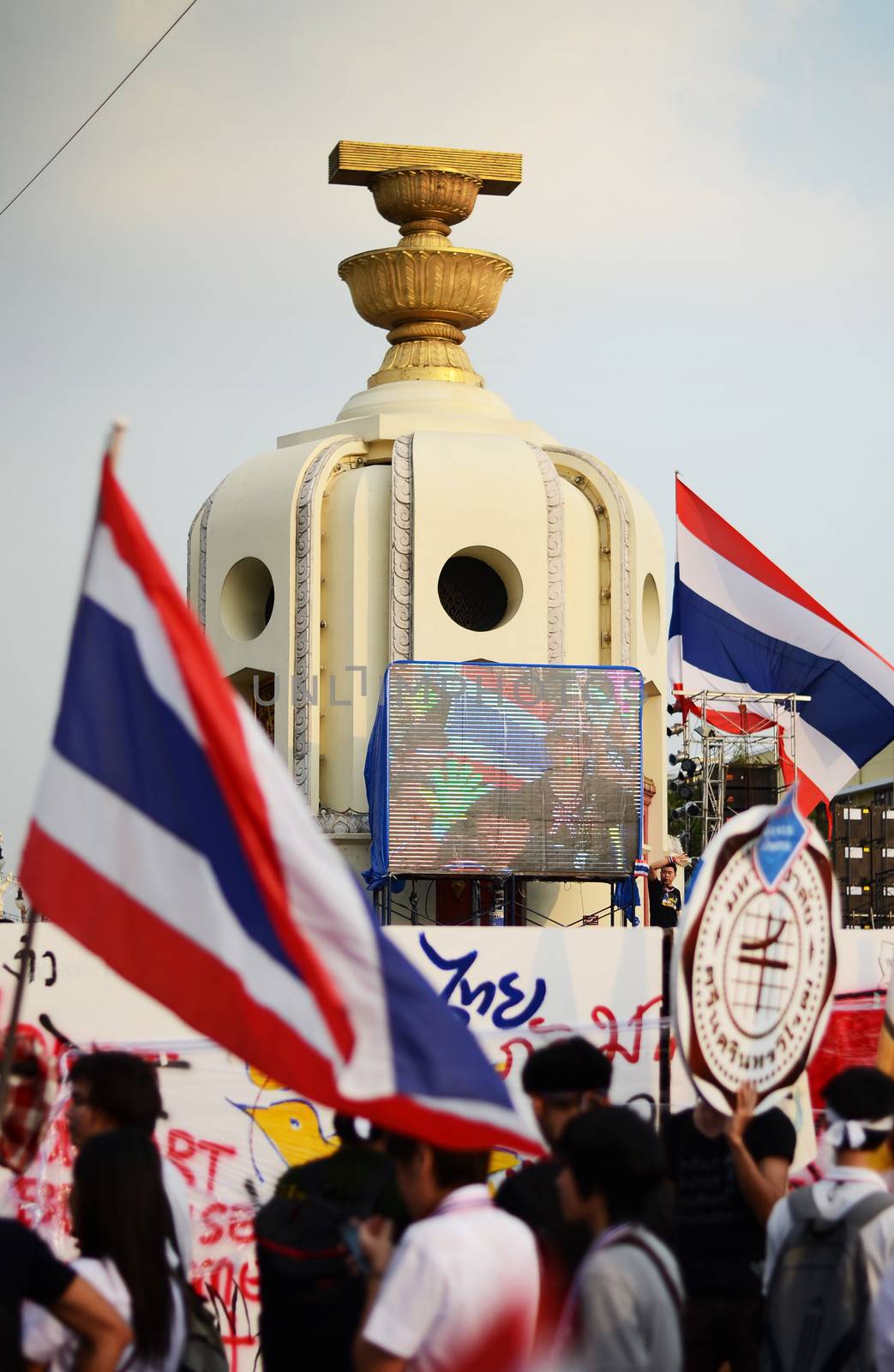 BANGKOK - NOVEMBER 11 : The Democrats are on the march at Democracy monument, on November 11, 2013 in Bangkok, Thailand 