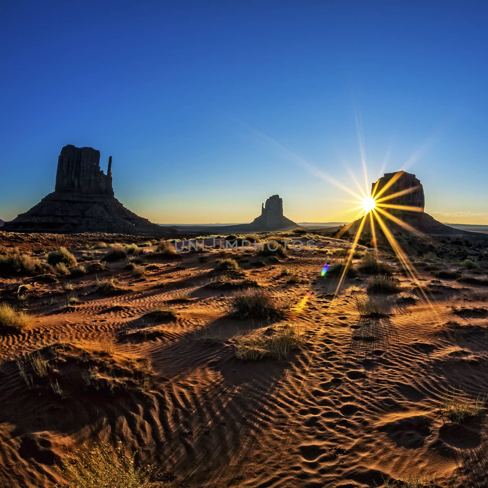 Great sunrise at Monument Valley by vwalakte