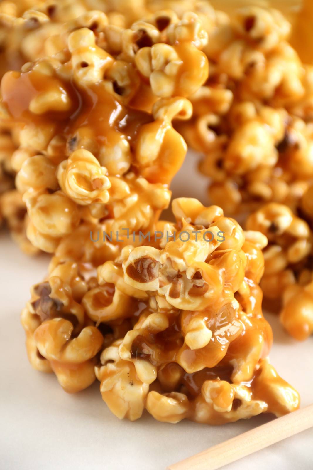 Delicious sweet and crunchy caramel popcorn ready to serve.