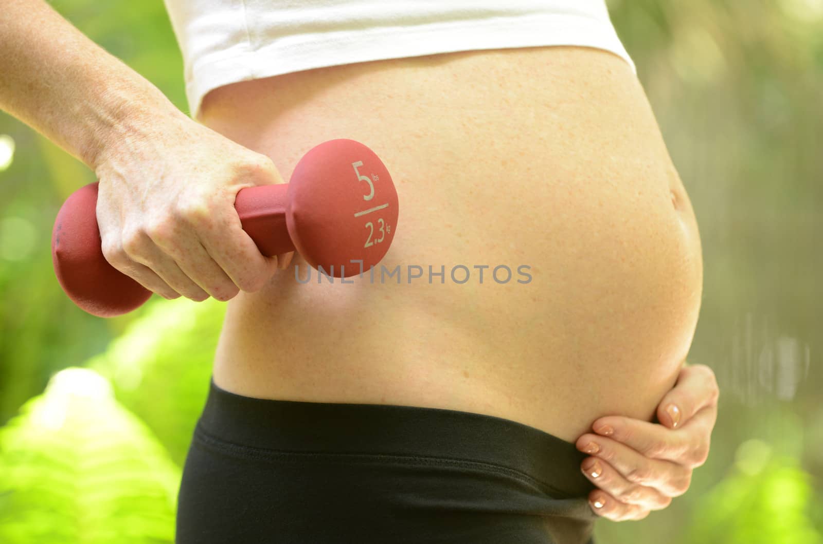 woman working out while pregnant for a fit pregnancy