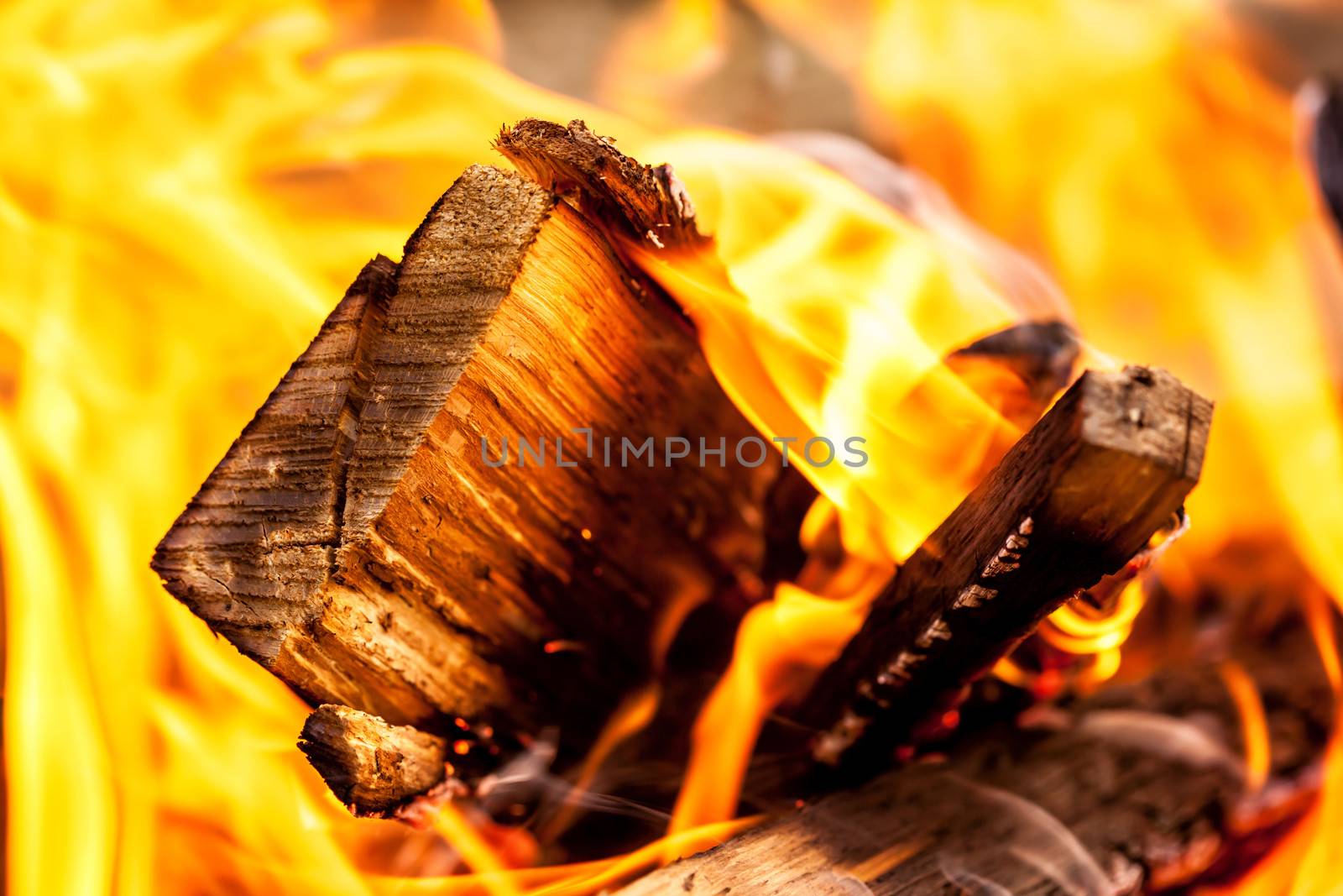hot embers, log wood fire
