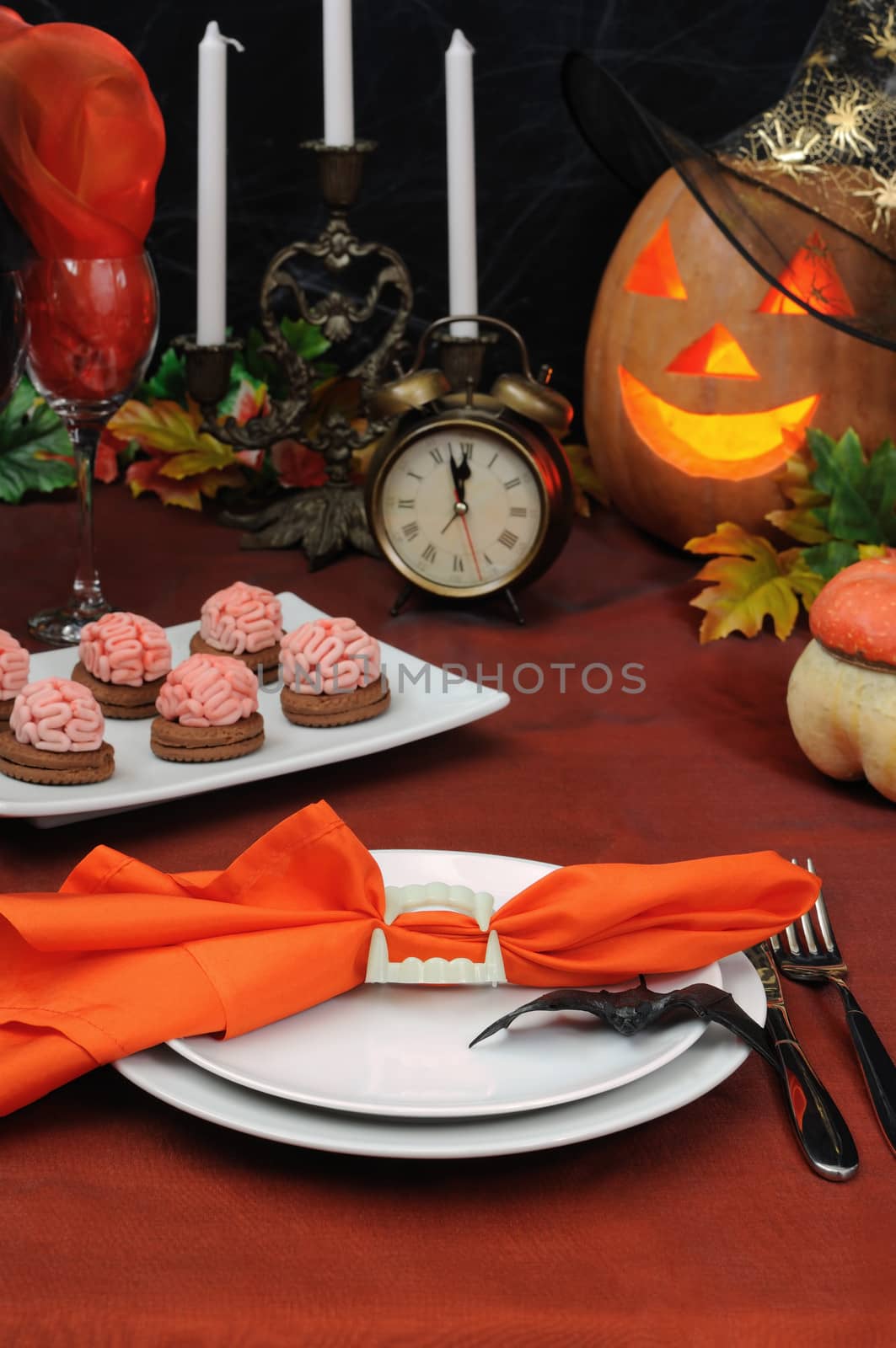 Fragment table setting for Halloween by Apolonia