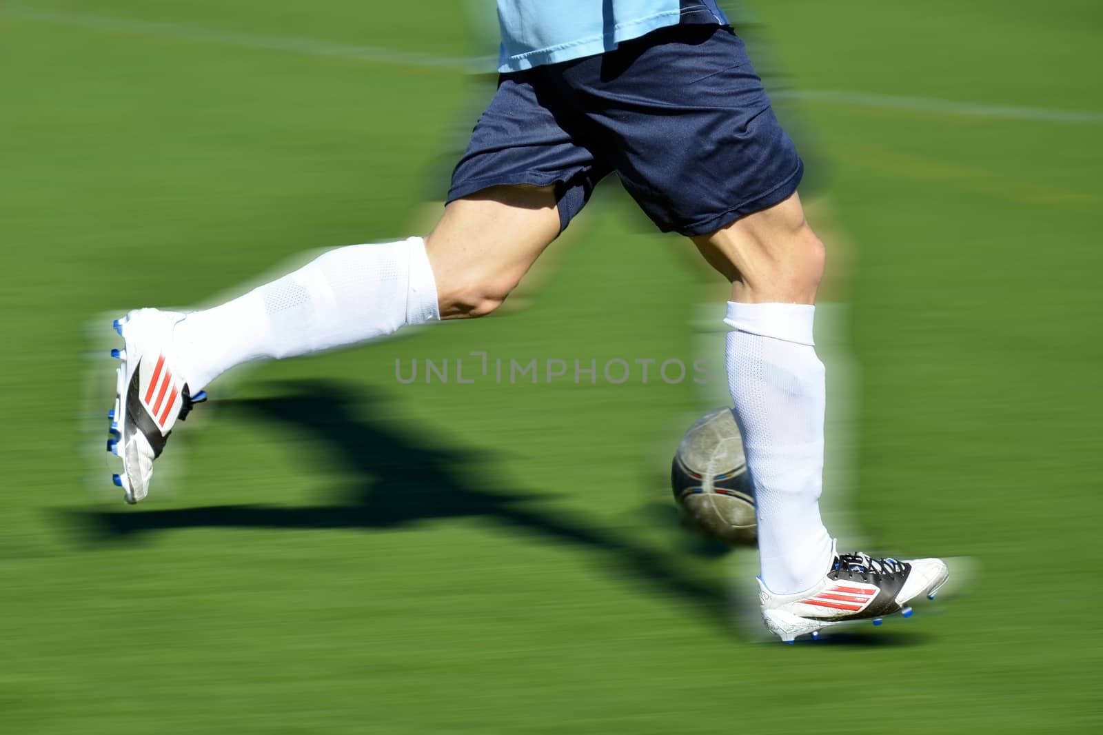 Soccer player running by alentejano
