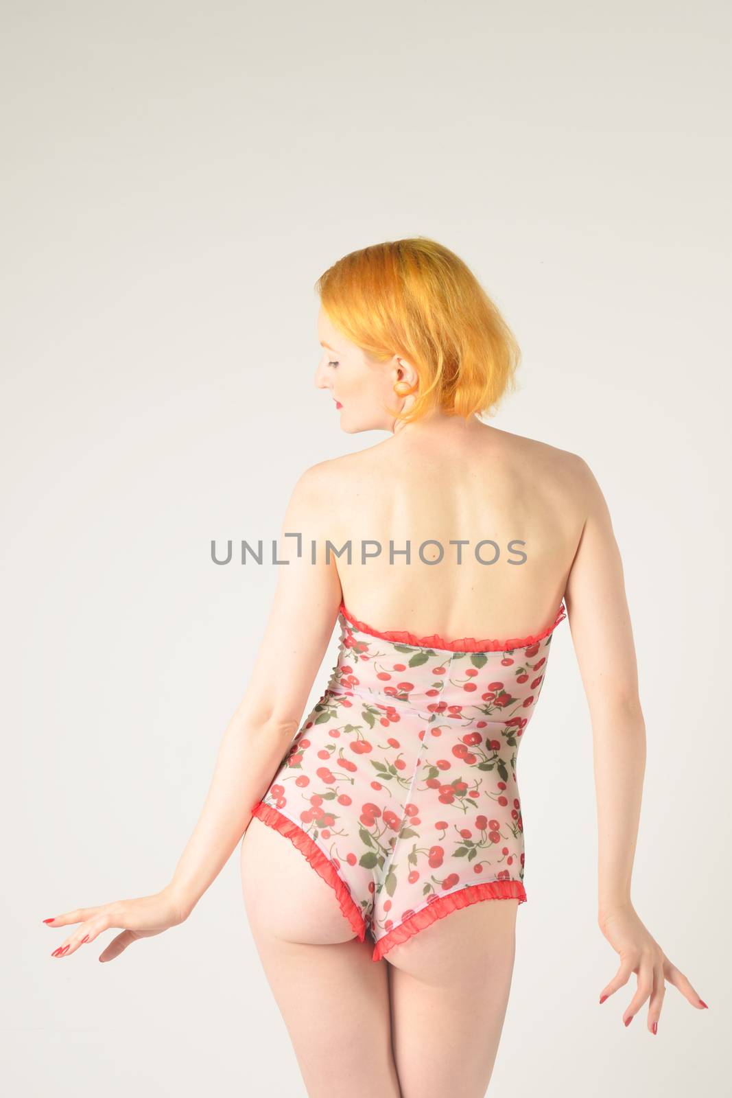 Red head from behind by pauws99