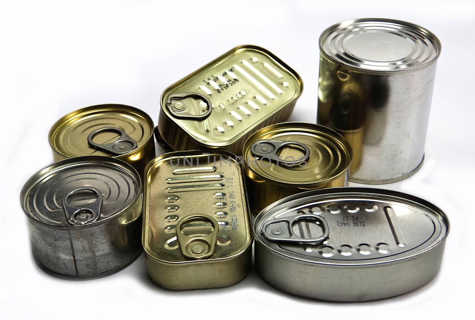 Tins of different sizes and opening