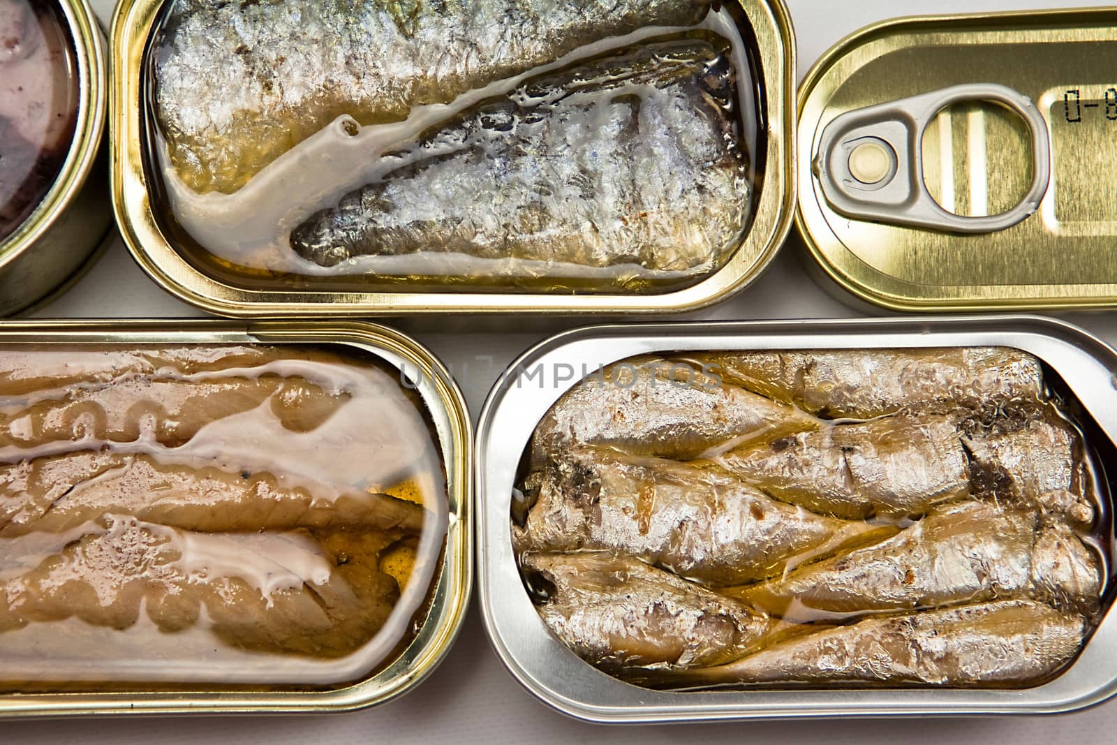 Tins of different sizes and opening