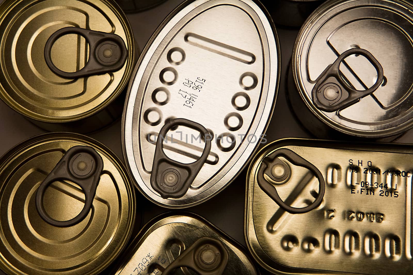 Tins of different sizes and opening