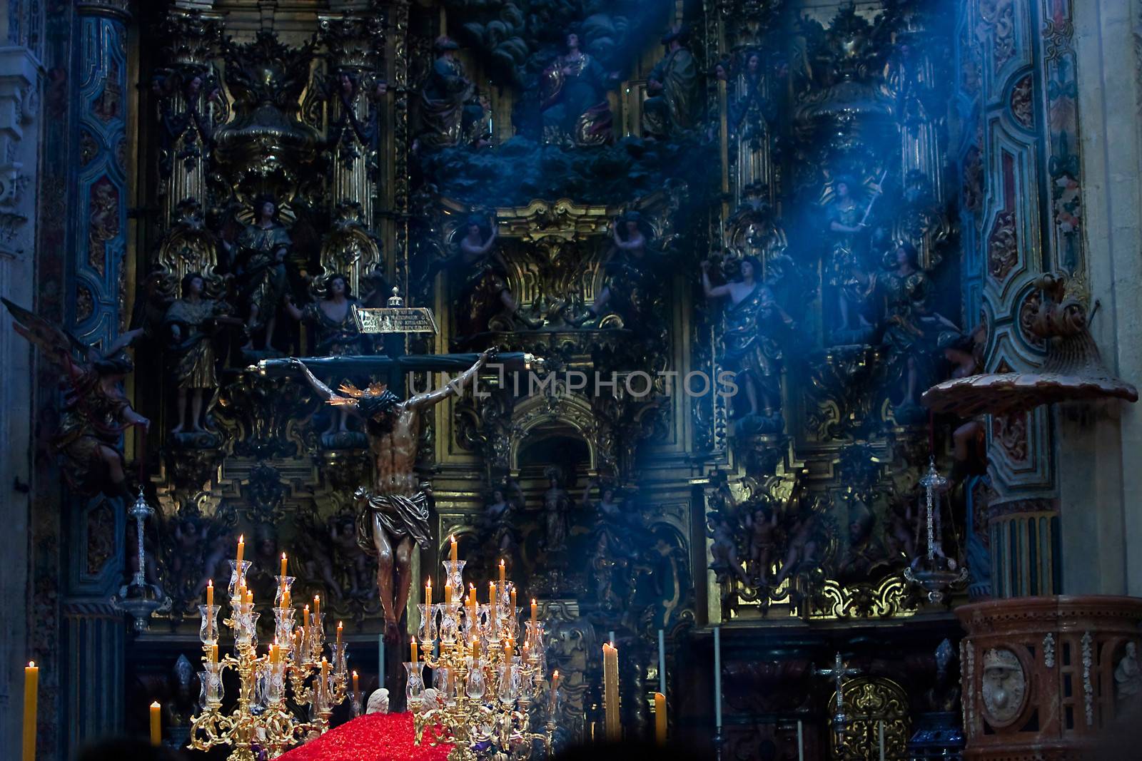 It represents Christ who died on the cross, an original work of the Juan de Mesa, carried out in 1618. The image was restored for the first time in 1900 and a second time in 1982. Juan de Mesa was inspired in the Laocoon to put face to the image.