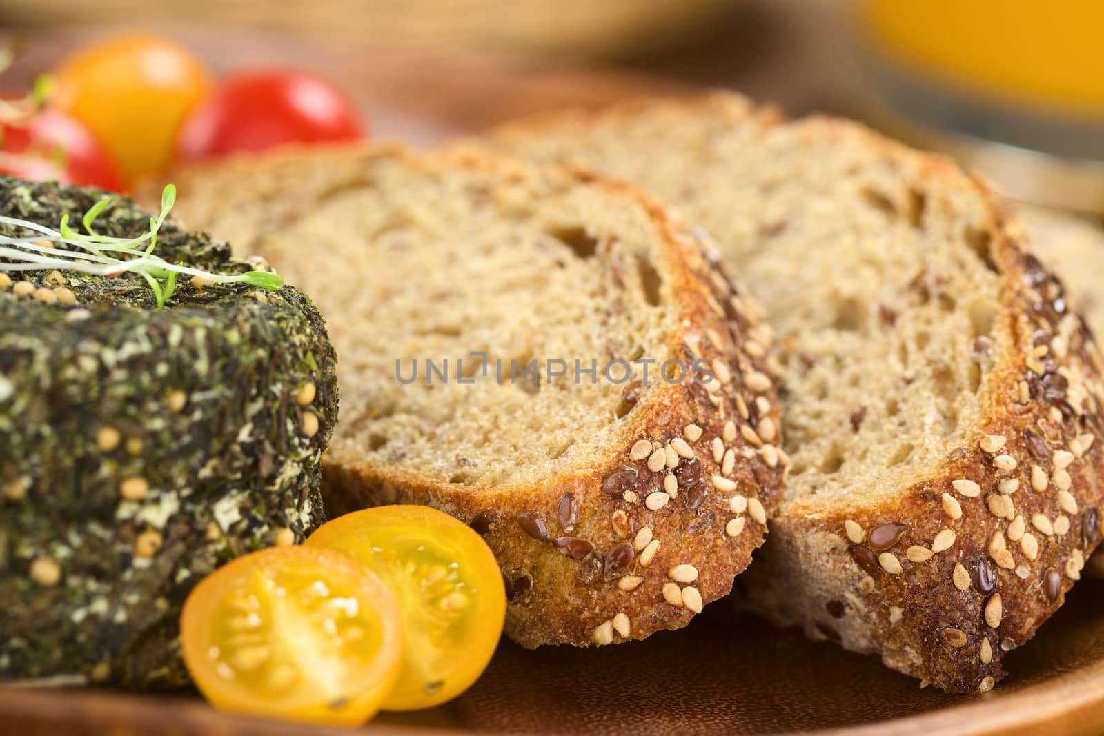 Wholegrain Bread with Goat Cheese by ildi