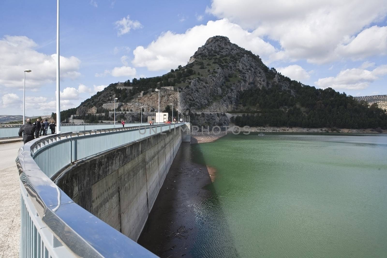 It was inaugurated on June 3, 1969, and belongs to the Guadalquivir hydrographic Confederation. The main tributary of the river Guadalquivir, the Genil, becomes Iznajar in the largest swamp in Andalusia.