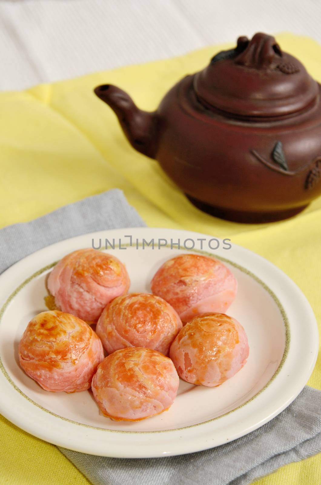 Moon cake with tea pot