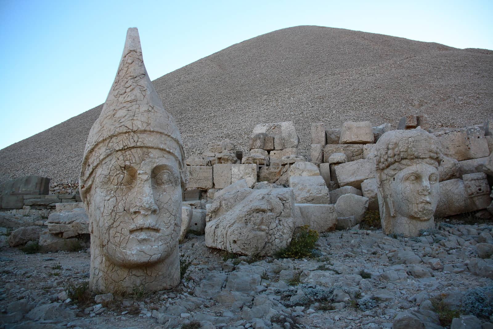 monument of gods on nemrut mountain by mturhanlar