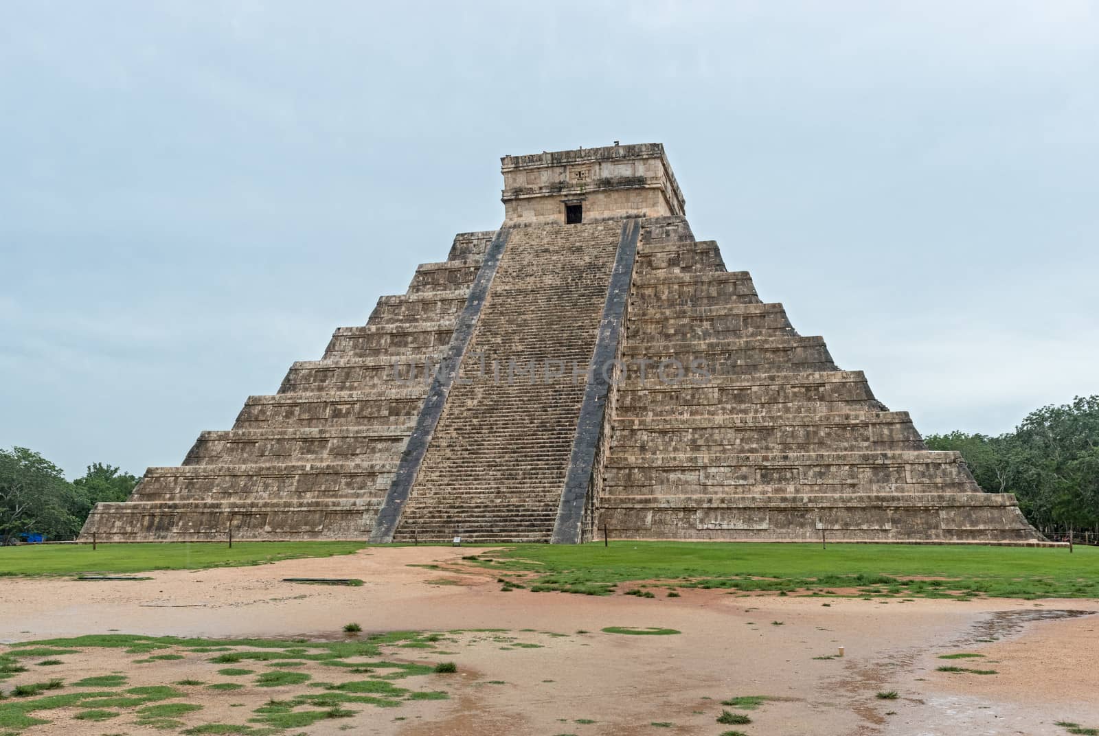 The Kukulkan pyramid in Chichen Itza archeological park, Mexico by Marcus
