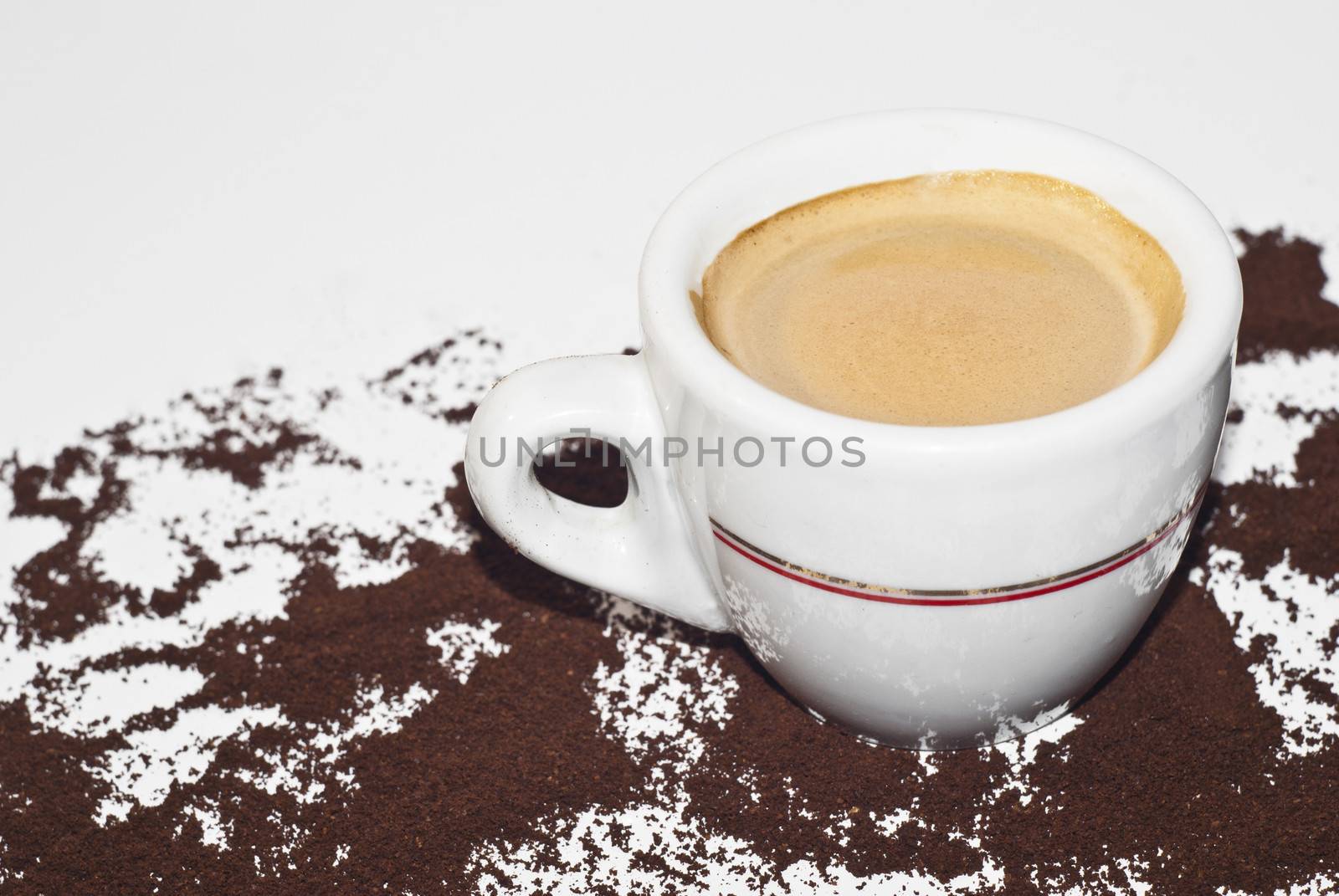 coffee cup and the coffee powder, isolate on white