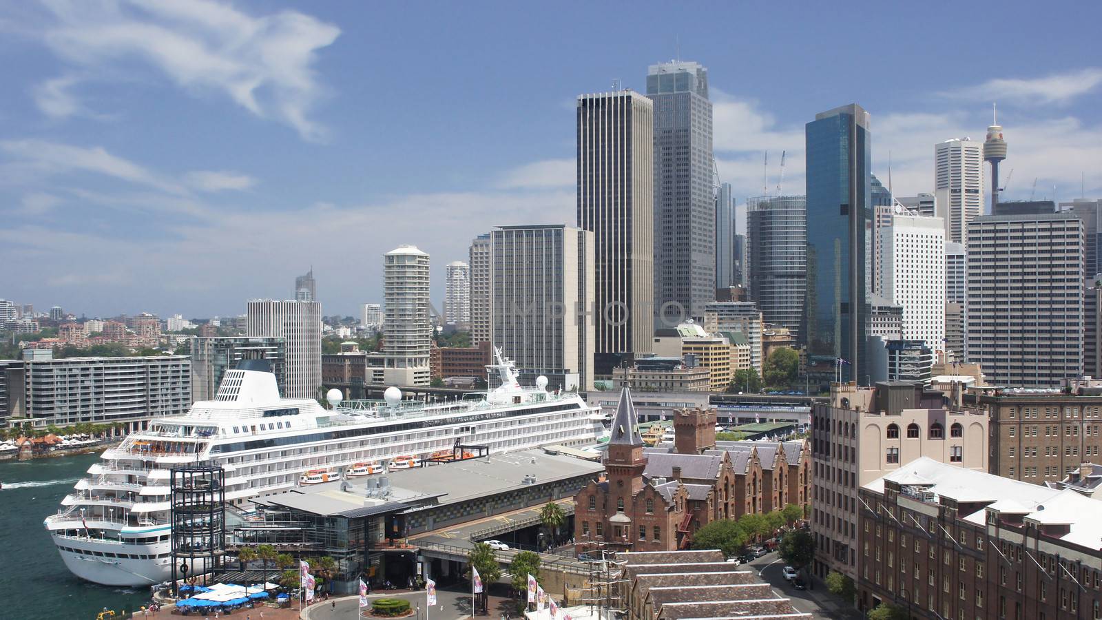 Skyline of Sydney with cruise ship, Australia