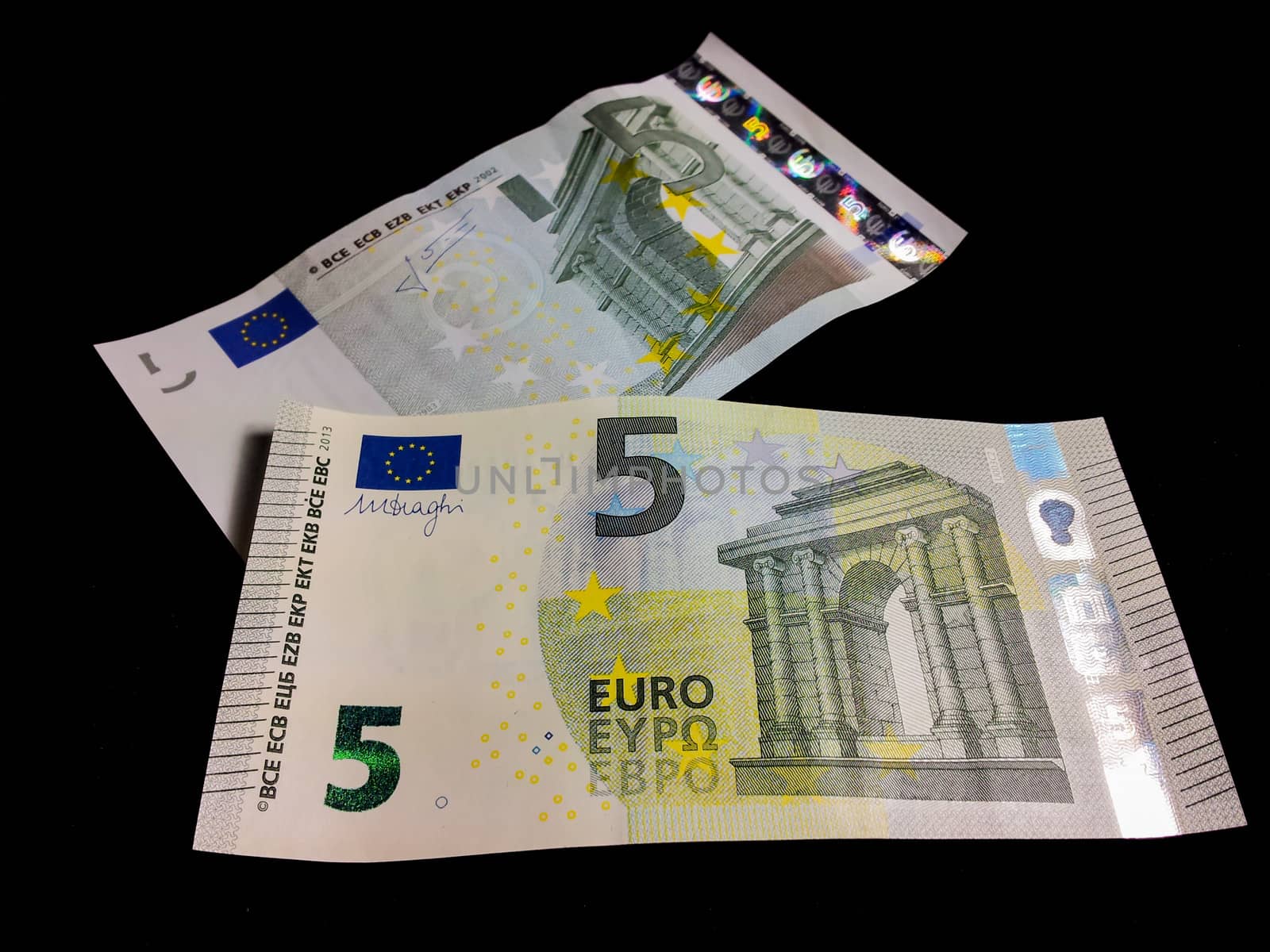 Five Euro bills by Arvebettum
