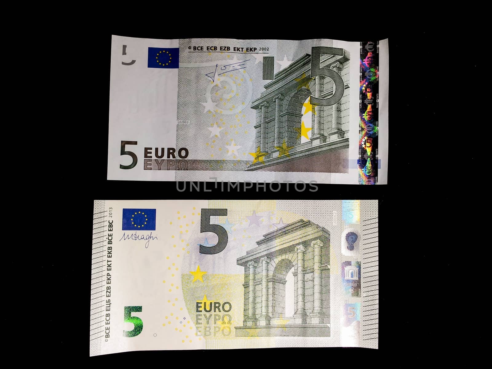 Five Euro bills by Arvebettum