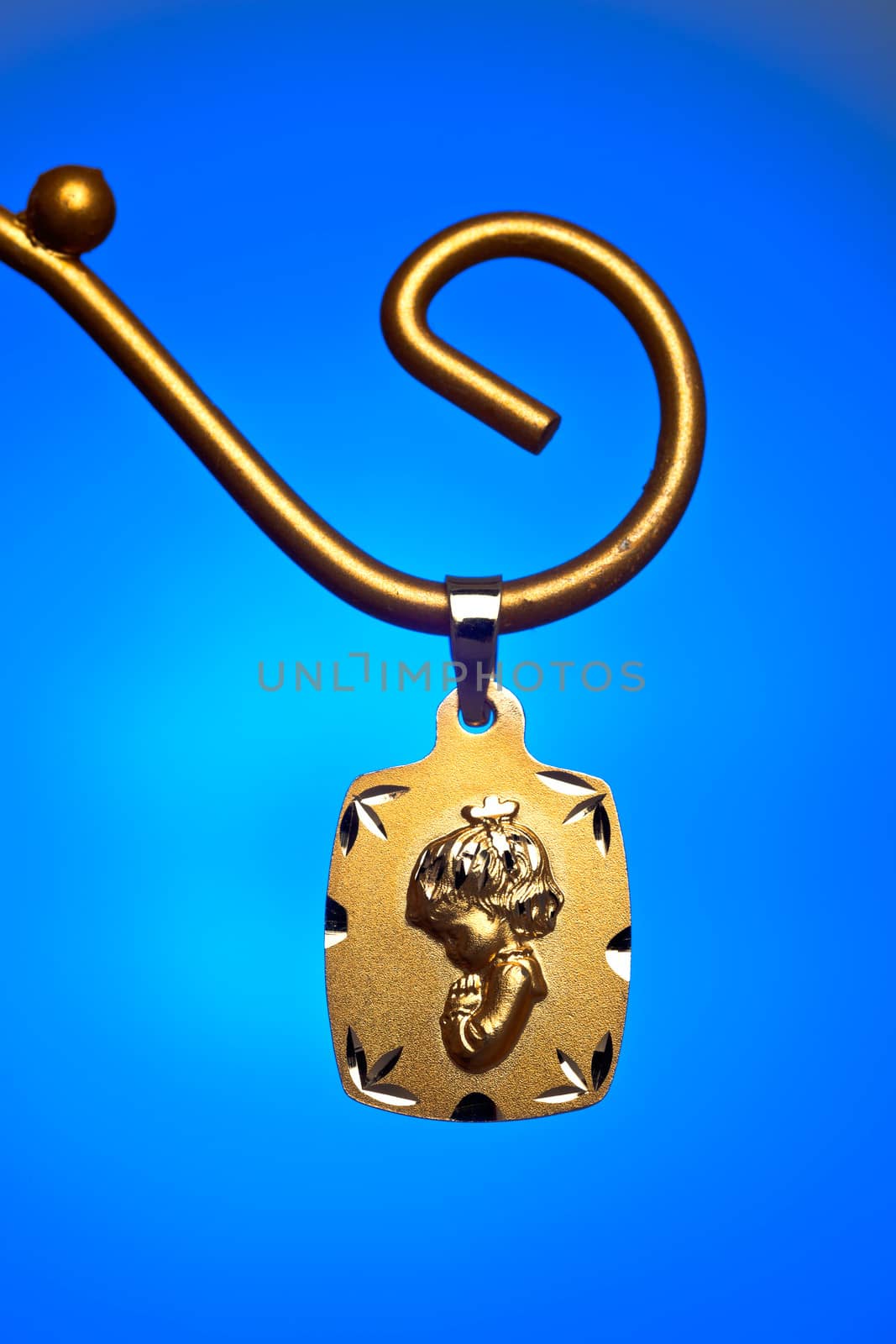 A Precious gold pendant, ideal like gift