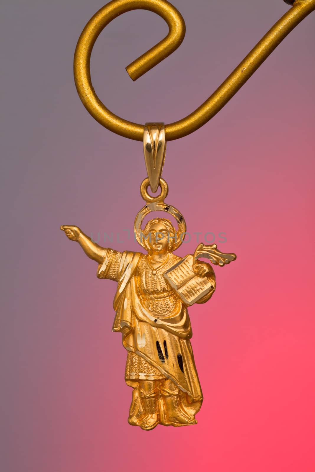A Precious gold pendant, ideal like gift