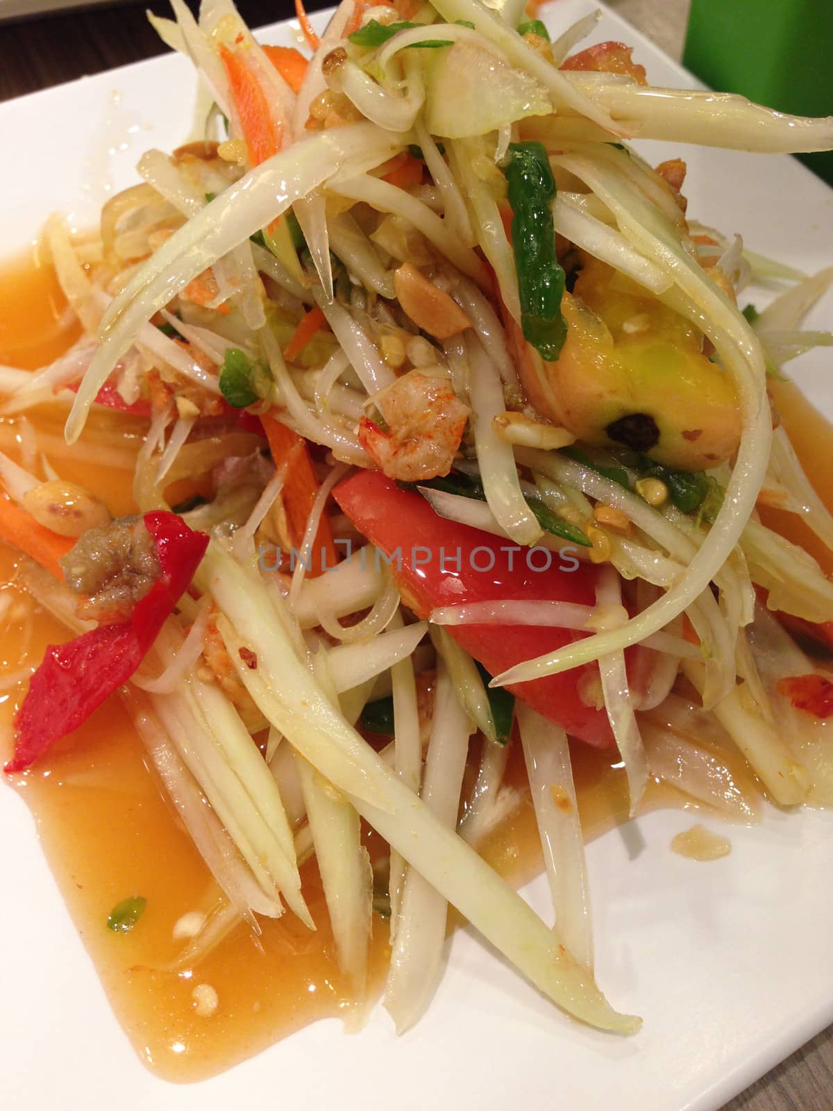 the spicy papaya salad, thai food