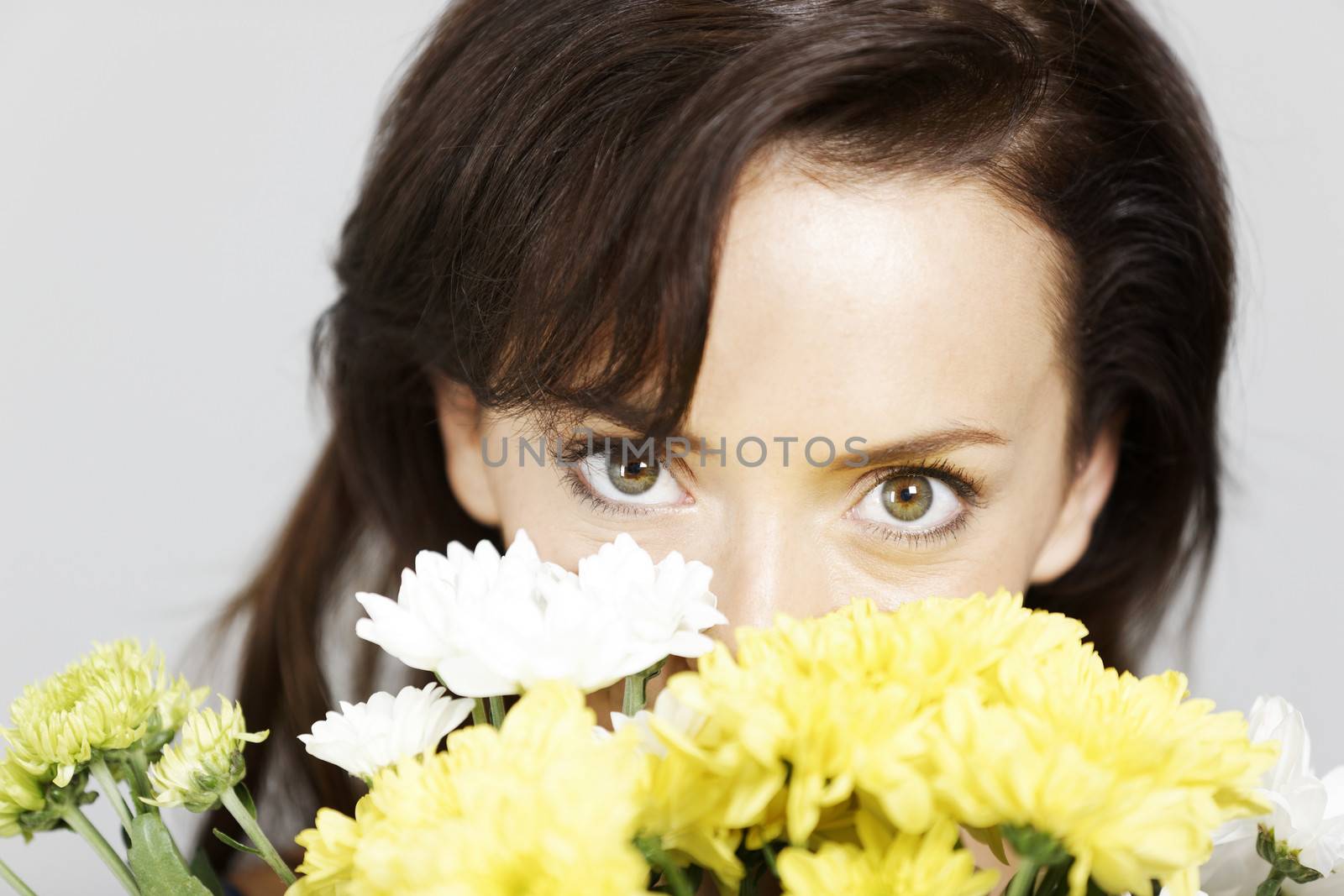 Woman holding flowers by studiofi