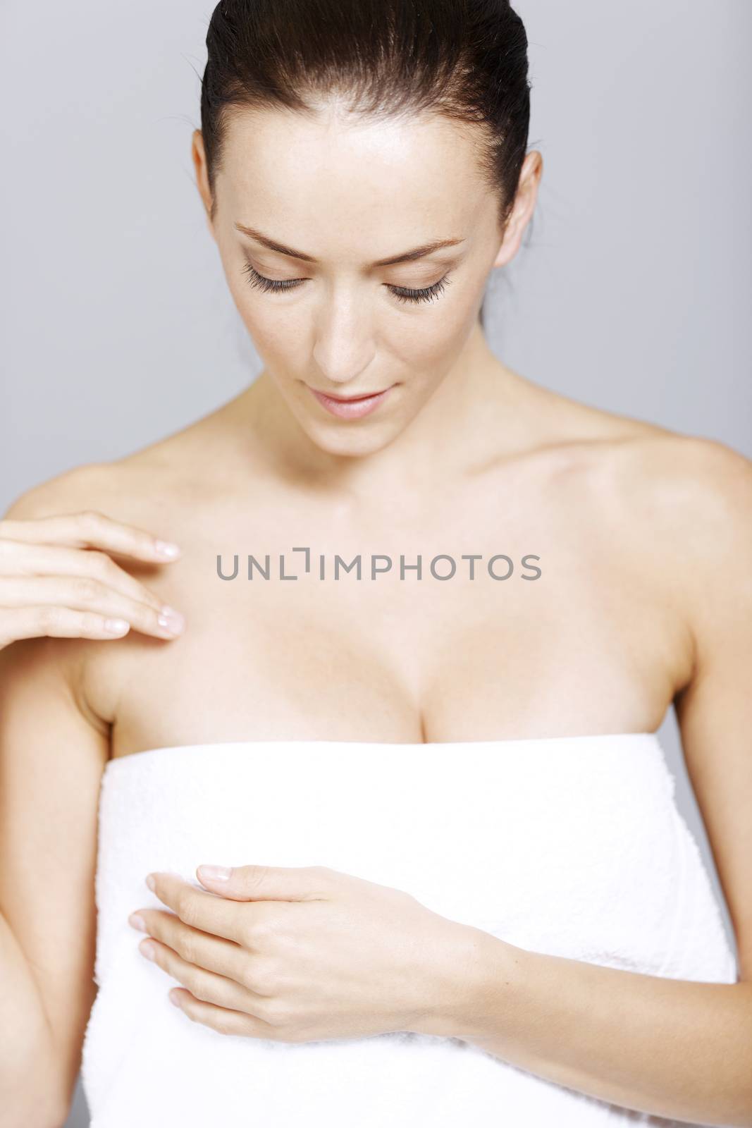 Young woman in a beauty style pose with natural skin.