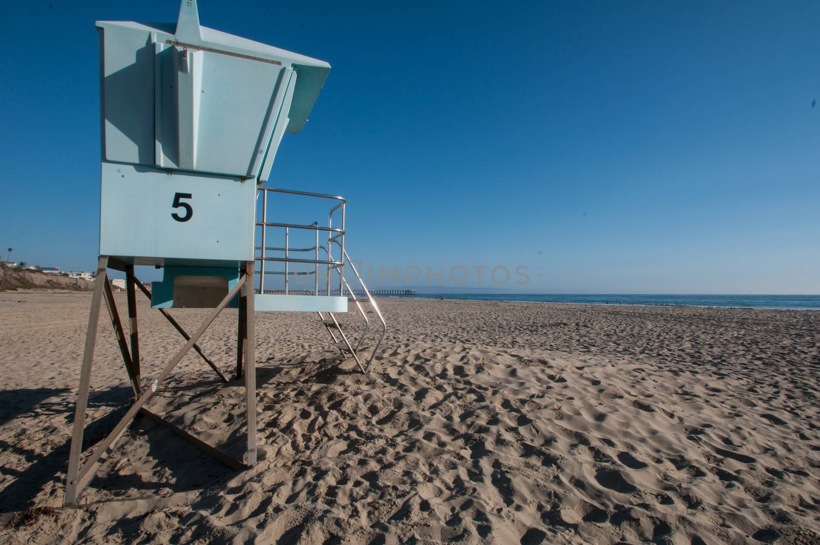 Beach hut in Pismo on Highway 1 by weltreisendertj