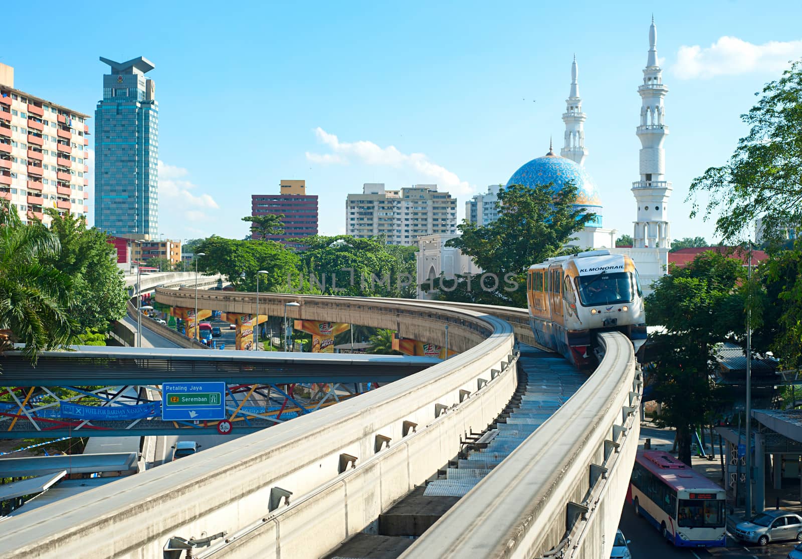Kuala Lumpur monorail by joyfull