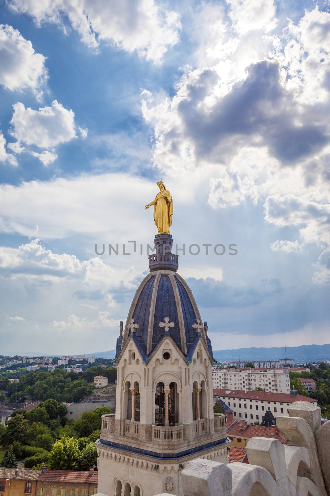 Golden Statue of Virgin Mary by vwalakte
