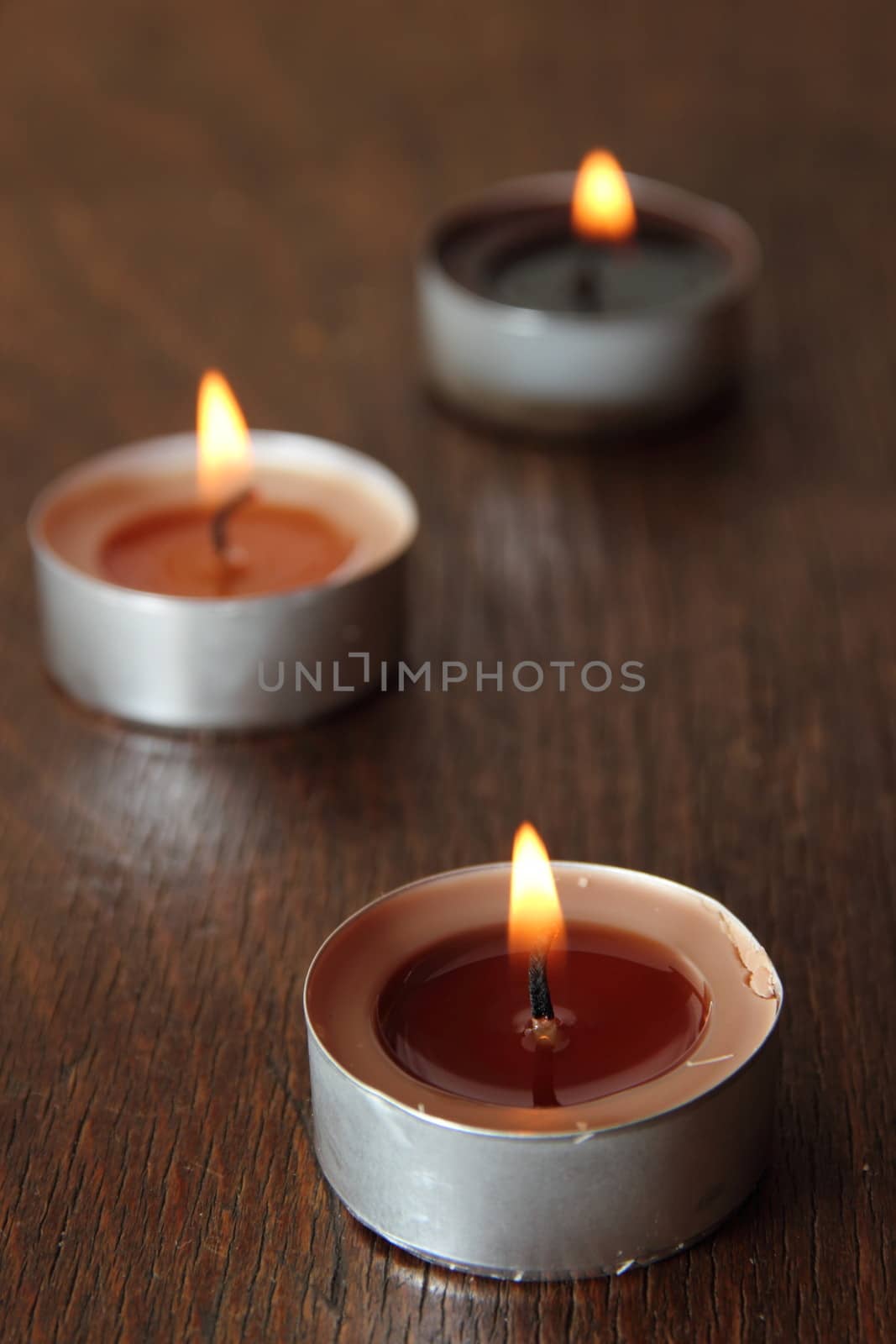 Three candles in brown tones. Cinnamon and apple