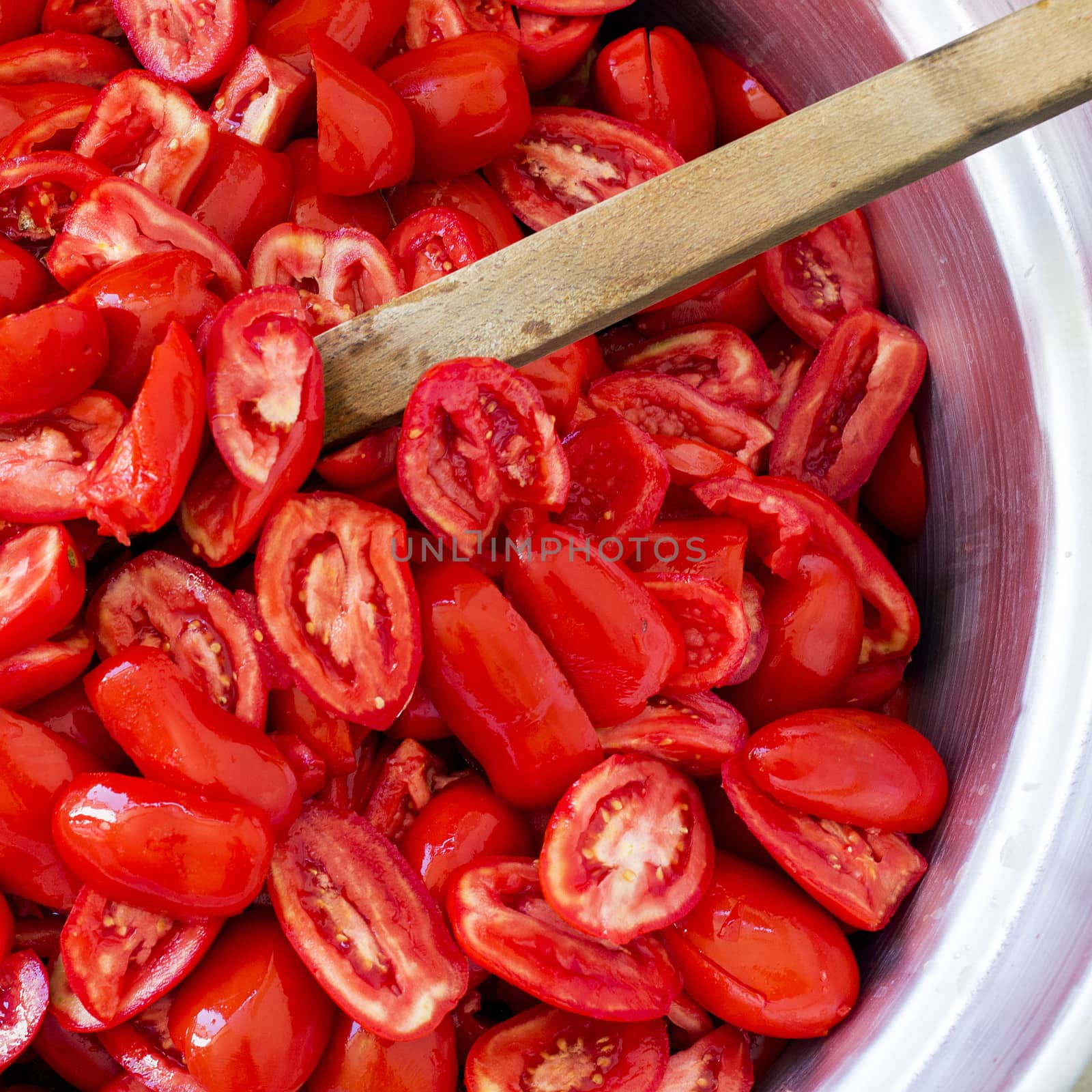 make the tomato sauce at home