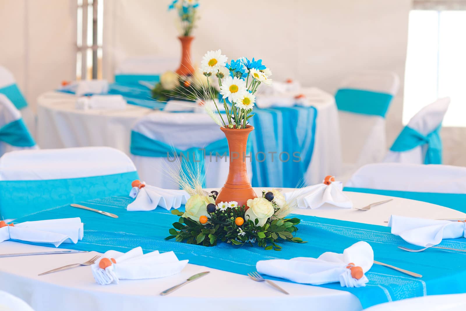 beautifully decorated banquet table by jannyjus