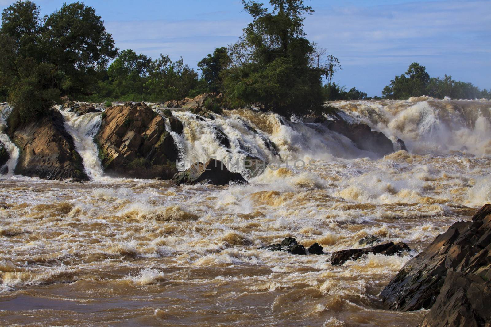 conpapeng water falls southern laos by khunaspix