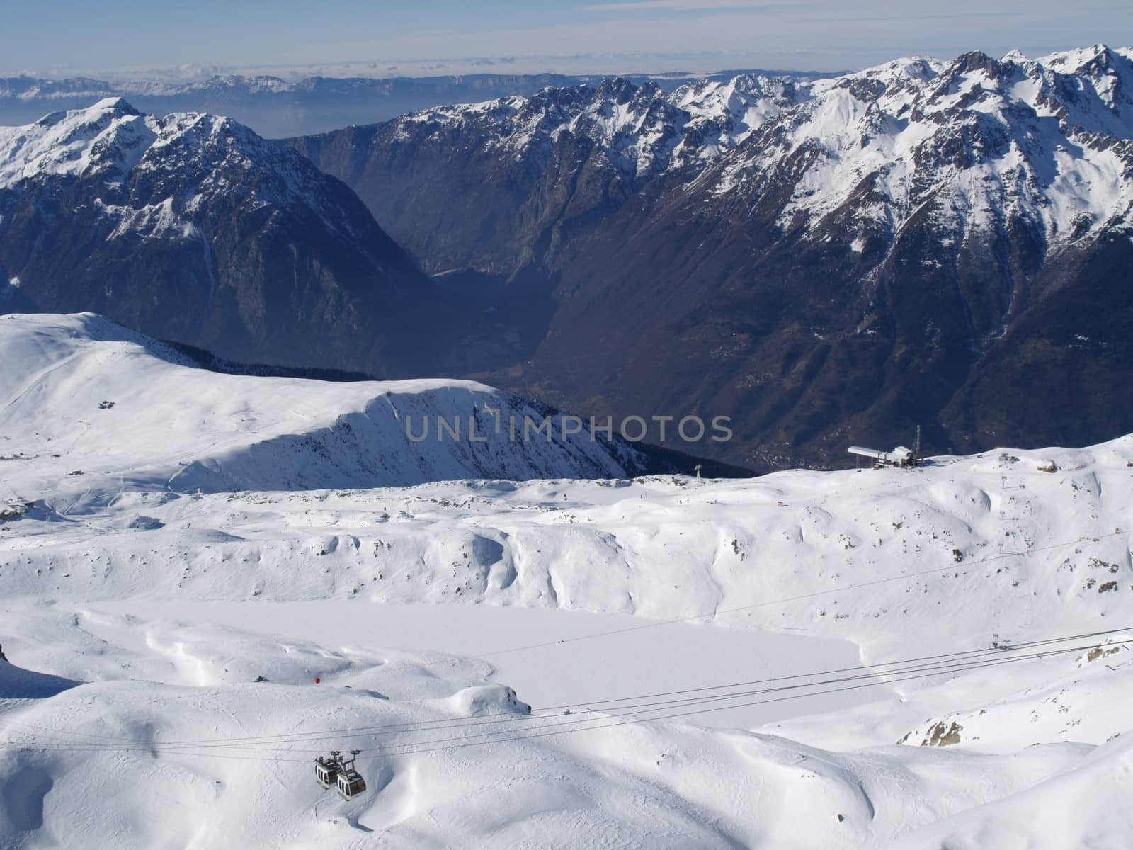 Snowy mountains by anderm